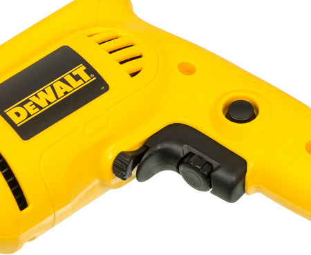 Дрель безударная DEWALT DWD014S-QS 550Вт